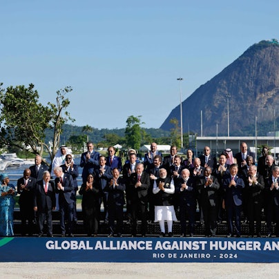 Die Staatschefs der G20 posieren gemeinsam vor dem Zuckerhut in Rio de Janeiro.