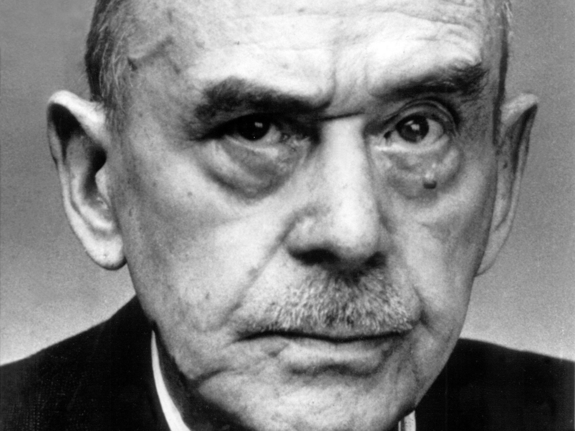 Der deutsche Schriftsteller Thomas Mann (undatiertes Archivfoto). Der Nobelpreis für Literatur ist bisher dreizehnmal in den deutschsprachigen Raum gegangen. Thomas Mann war Preisträger im Jahr 1929.