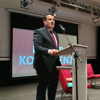 Das Foto zeigt Hubertus Heil am Rednerpult.