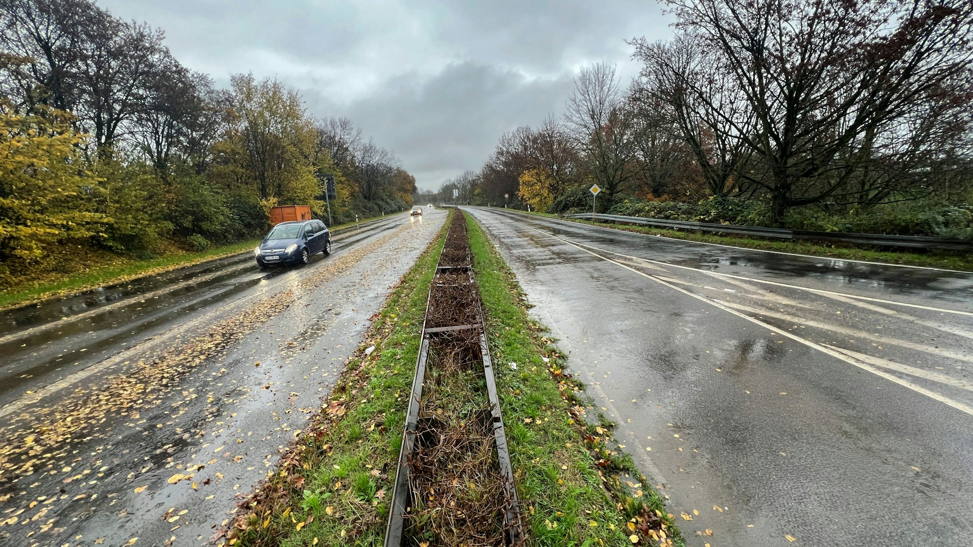 Viel Asphalt - wenig Autos. Der Westring in Wiesdorf. Bild: Ralf Krieger