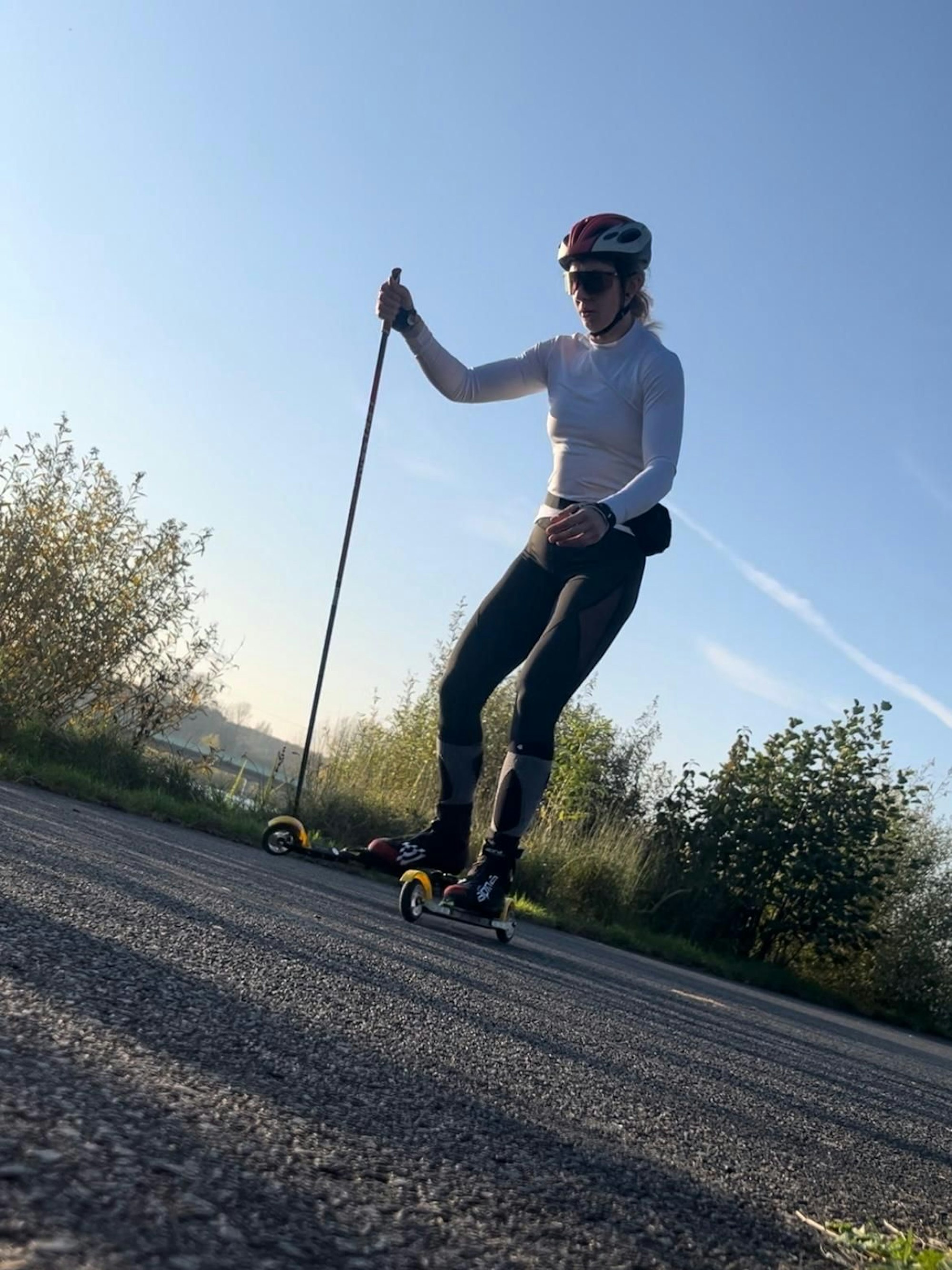 Kathrin Marchand beim Training auf Rollski am Fühlinger See.