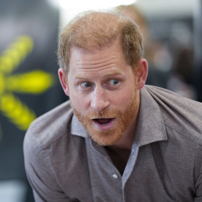 Prinz Harry, der Herzog von Sussex, spricht mit Schülern der Shaughnessy Elementary School während einer Veranstaltung zum Start des Schulprogramms der Invictus Games in Vancouver.
