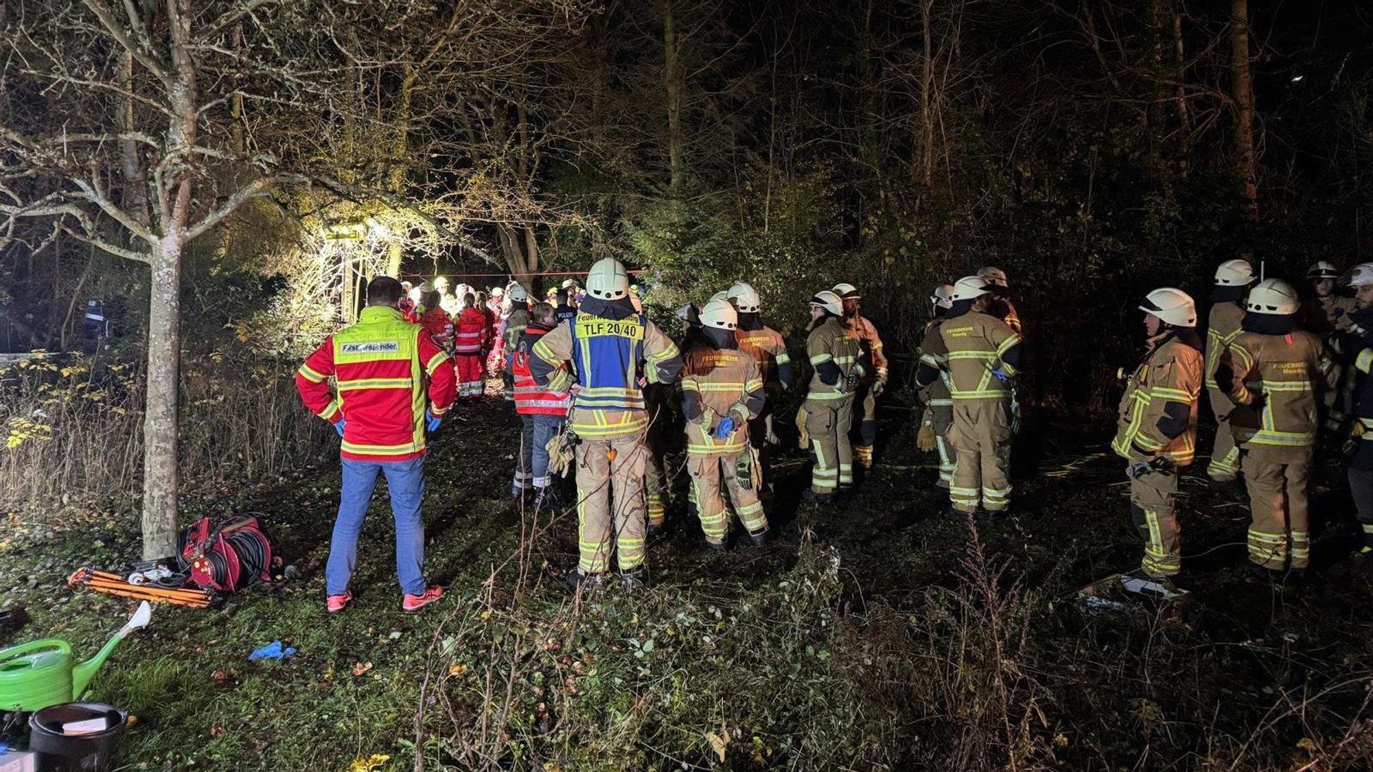 Die Feuerwehr war nach dem Sturz in den Schacht mit einem Großaufgebot in Mendig im Einsatz.