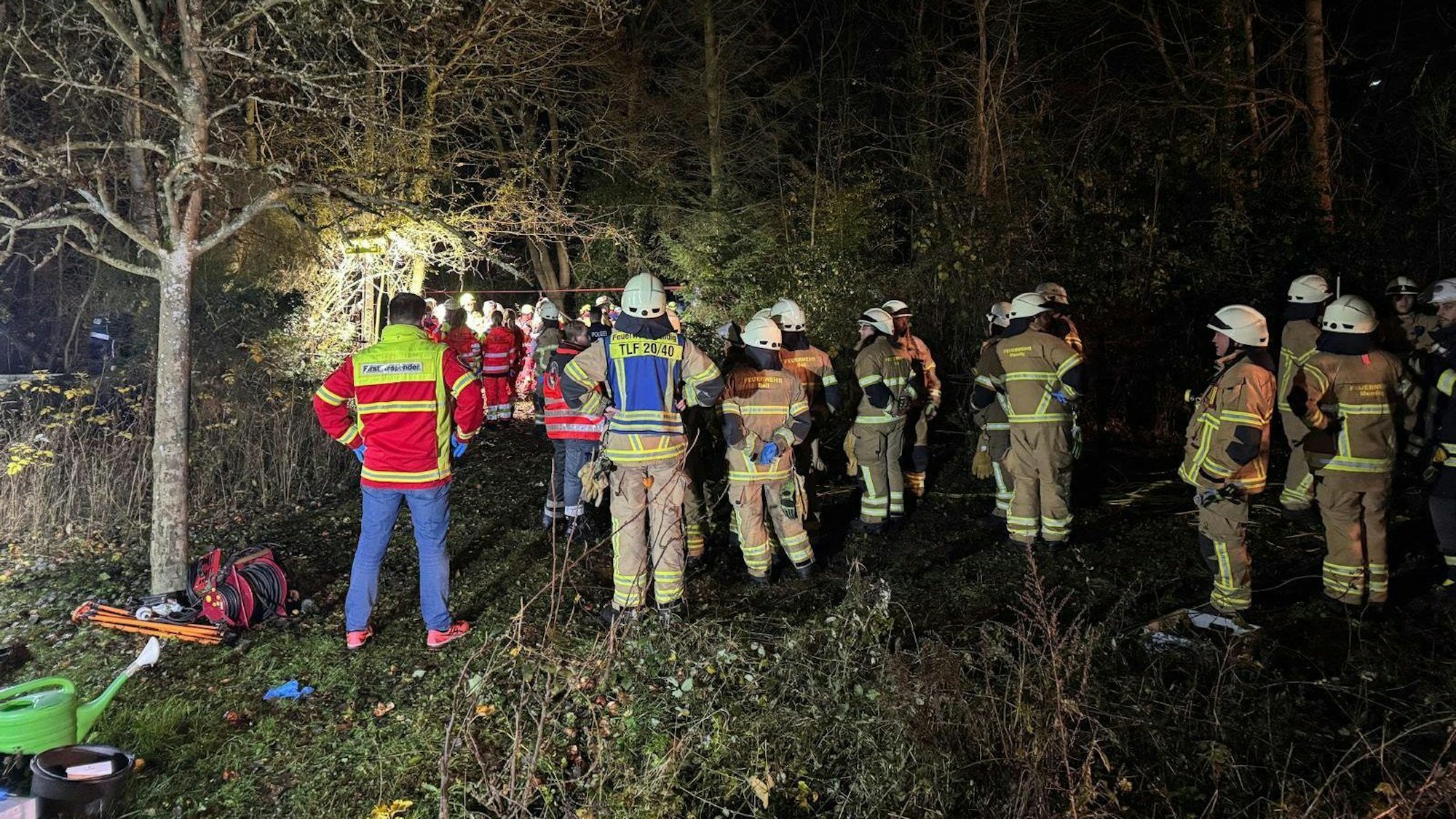 Die Feuerwehr war nach dem Sturz in den Schacht mit einem Großaufgebot in Mendig im Einsatz.