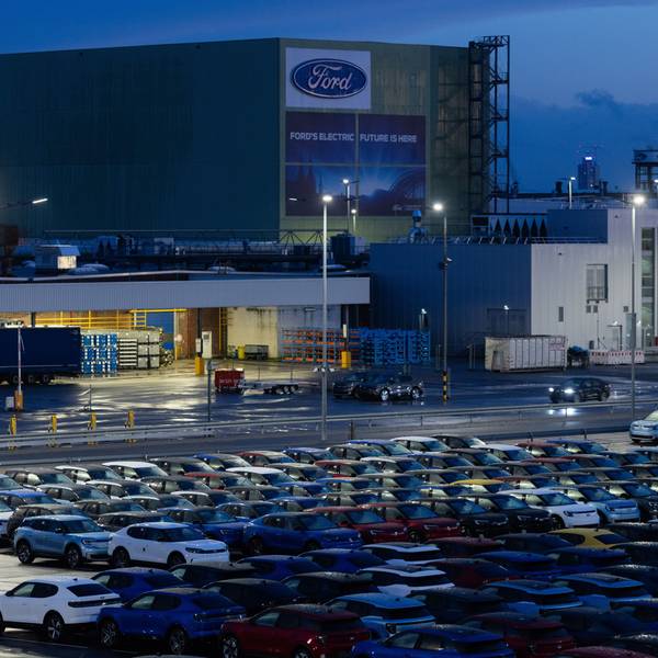 dpatopbilder - 20.11.2024, Nordrhein-Westfalen, Köln: Elektroautos vom Typ Explorer stehen auf dem Werksgelände der Ford-Werke in Köln-Niehl. (zu dpa: ·Ford will in Deutschland 2.900 Stellen abbauen·) Foto: Rolf Vennenbernd/dpa +++ dpa-Bildfunk +++