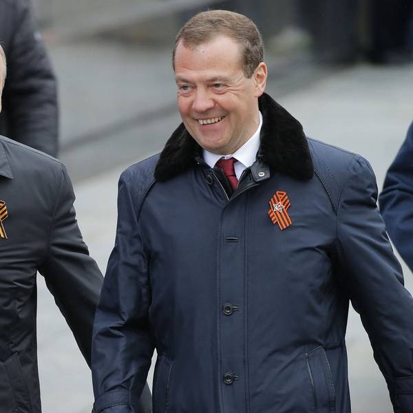 Gute Laune in Moskau: Kremlchef Wladimir Putin zusammen mit Ex-Präsident Dmitri Medwedew auf einer Archivaufnahme.