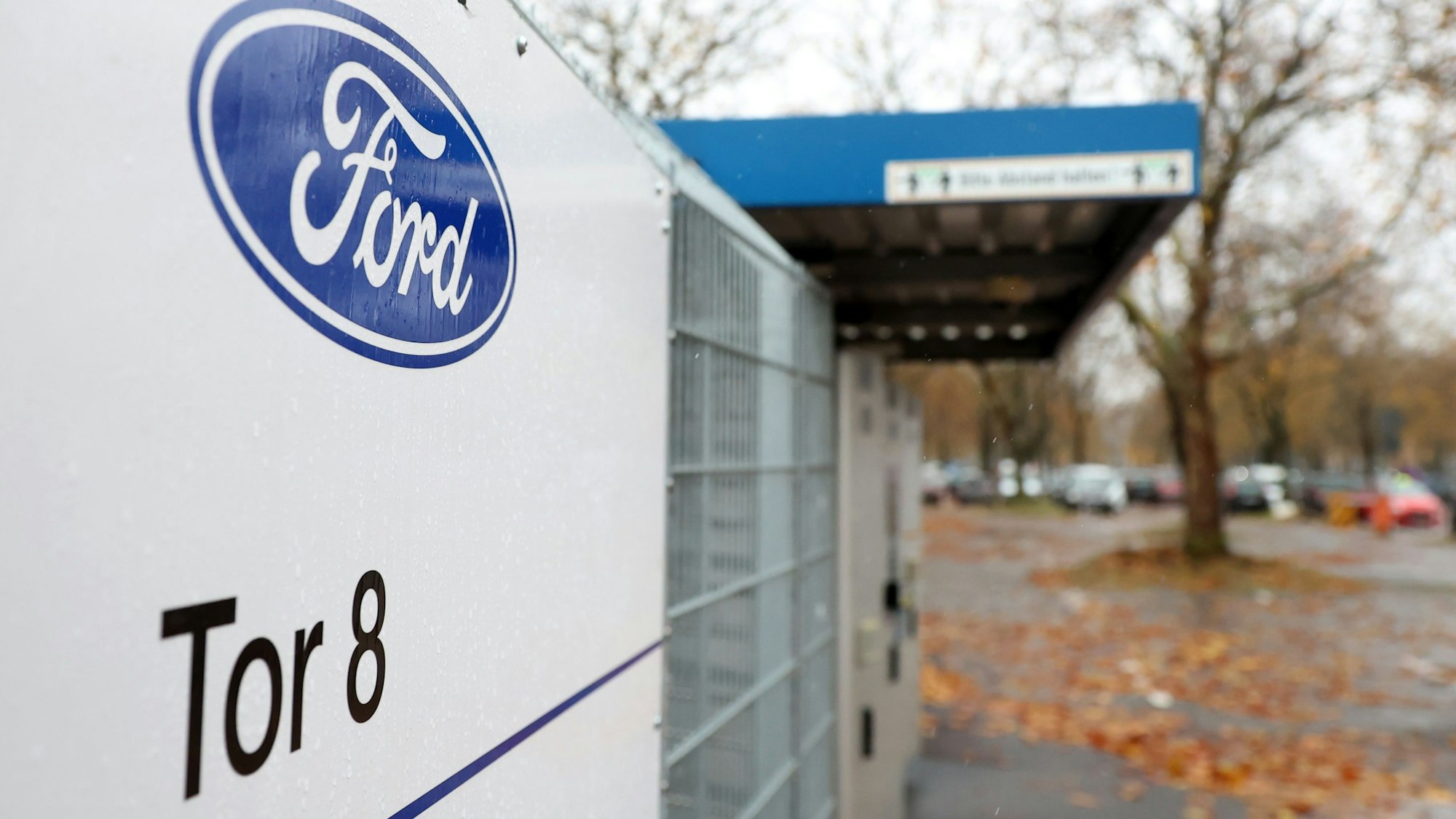 Eingang Tor acht zum Ford-Werk in Köln.