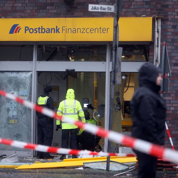 Auf dem Clevischen Ring sollen die Angeklagten im November einen Kontoauszugdrucker gesprengt haben.