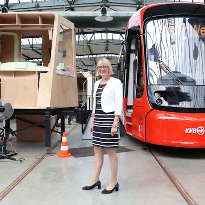 Vorstellung eines 1:1-Modells der neuen Generation von Niederflur-Stadtbahnen im Straßenbahn-Museum Thielenbruch
Stefanie Haaks, Vorstandsvorsitzende KVB
