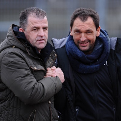 Fußball Regionalliga West 23.Spieltag: VfL Bochum II - Viktoria Köln am 15.02.2014 im Lohrheidestadion in Bochum Franz Wunderlich ( Sportchef Viktoria Köln ) - Claus-Dieter Wollitz ( Trainer Viktoria Köln ), rechts
Football third division West 23 Matchday VfL Bochum II Viktoria Cologne at 15 02 2014 in Lohr Heide stadium in Bochum Franz Wunderlich Sports Chief Viktoria Cologne Claus Dieter Wollitz team manager Viktoria Cologne right