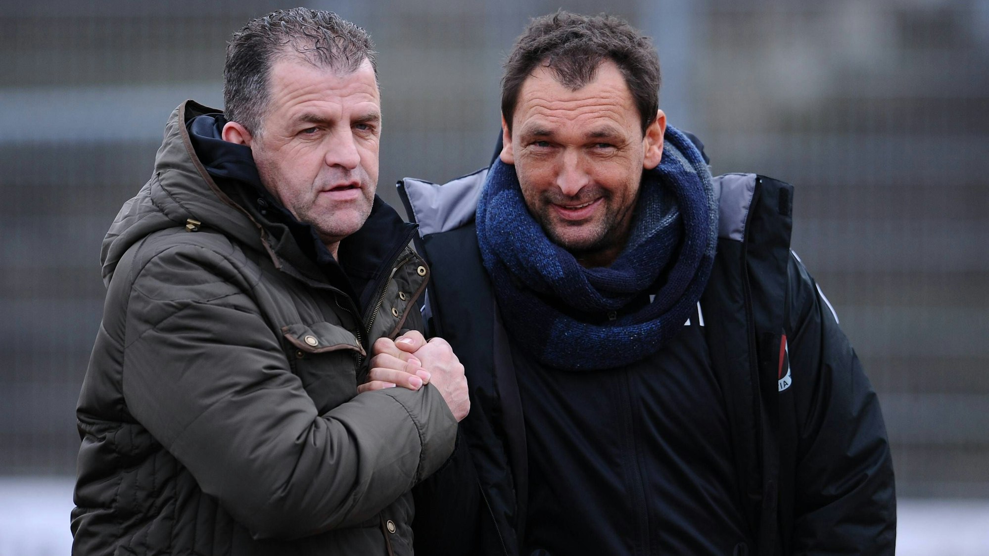 Fußball Regionalliga West 23.Spieltag: VfL Bochum II - Viktoria Köln am 15.02.2014 im Lohrheidestadion in Bochum Franz Wunderlich ( Sportchef Viktoria Köln ) - Claus-Dieter Wollitz ( Trainer Viktoria Köln ), rechts
Football third division West 23 Matchday VfL Bochum II Viktoria Cologne at 15 02 2014 in Lohr Heide stadium in Bochum Franz Wunderlich Sports Chief Viktoria Cologne Claus Dieter Wollitz team manager Viktoria Cologne right