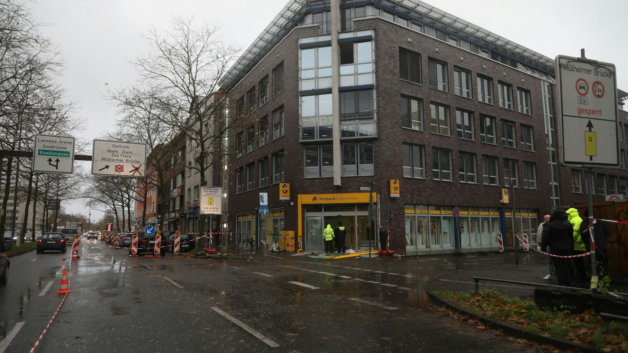 Die Polizei sicherte Spuren am Tatort.