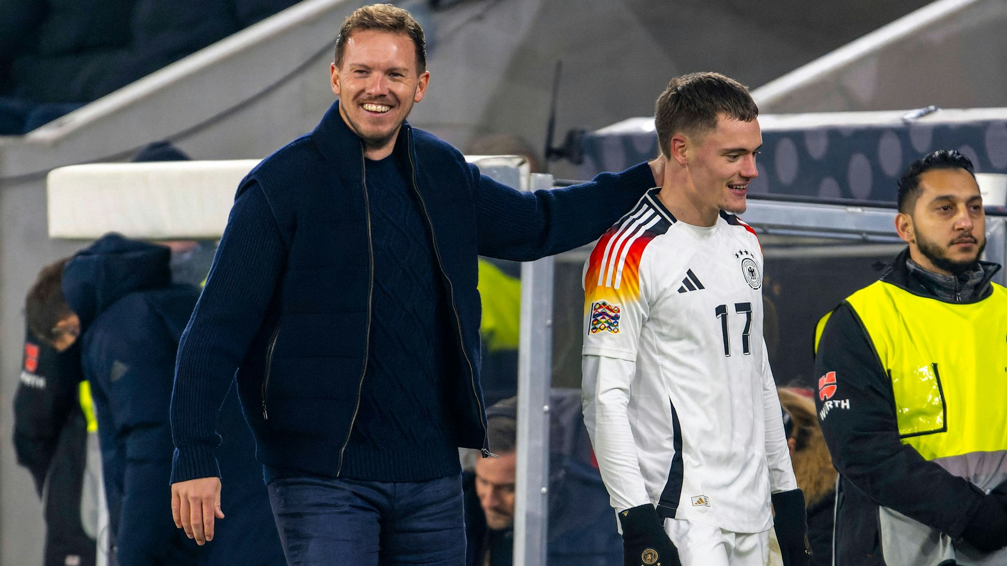 Bundestrainer Julian Nagelsmann hat große Freude an seinen Ausnahmekönnern wie Florian Wirtz (r.).