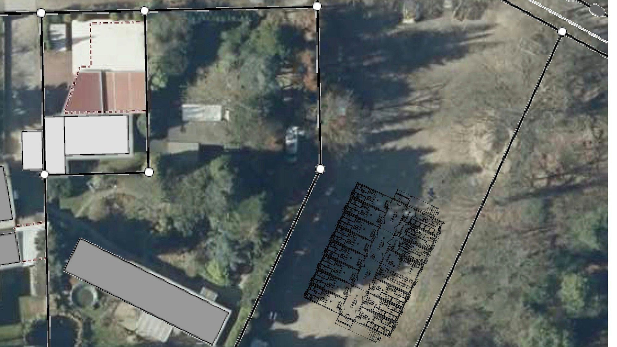 Luftbild mit Skizze für ein Containerdorf auf dem Parkplatz „Am Block“ in Leichlingen