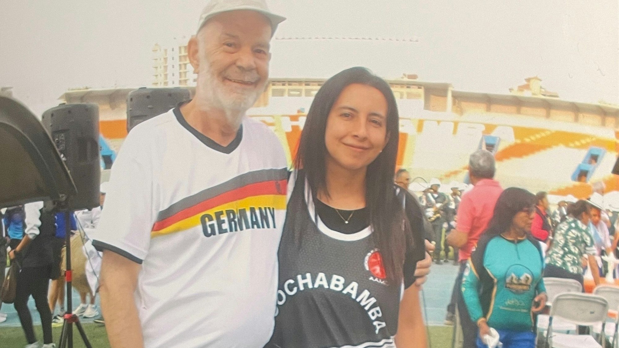 Rheineck mit einer Sportlerin aus Cochabamba bei den Seniorenmeisterschaften in Bolivien.