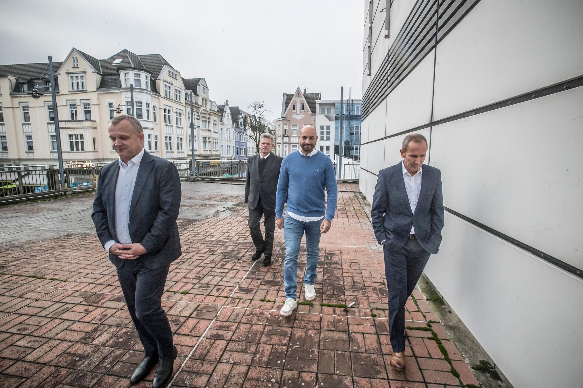 Die Verantwortlichen bei der Verkündung des Mietvertrags mit Decathlon auf der Dachterrasse des „Corner 82“.