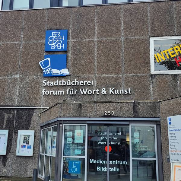 Das Foto zeigt die Stadtbücherei in Bergisch Gladbach