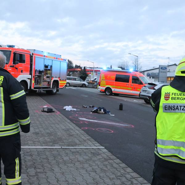 Der Unfall geschah auf dem Edeka-Parkplatz an der Kölner Straße.