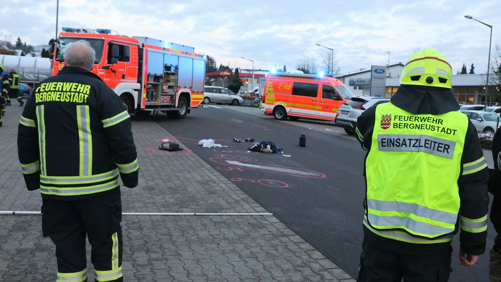 Der Unfall geschah auf dem Edeka-Parkplatz an der Kölner Straße.