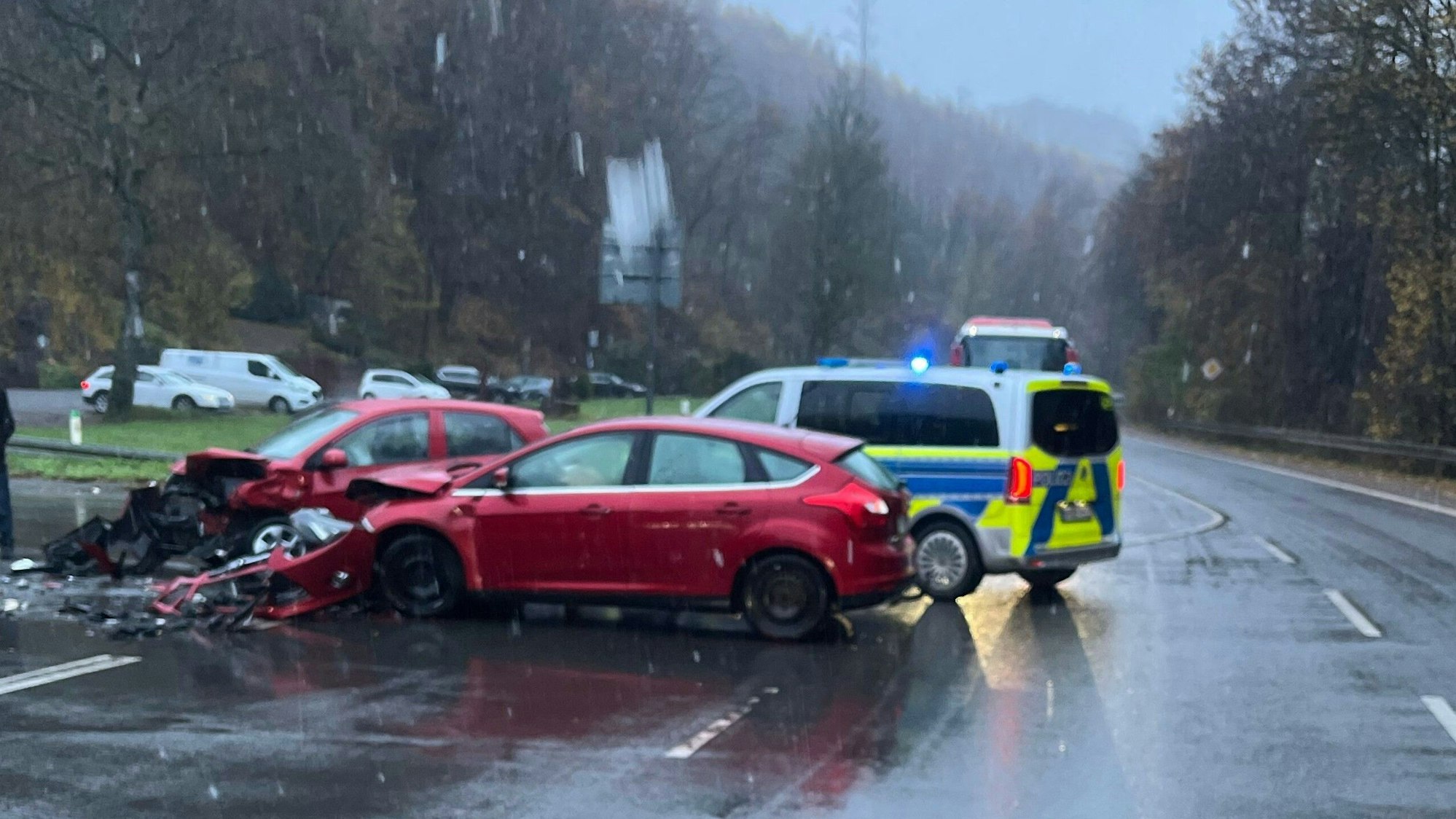 An der Einmündung zur Straße „Neuremscheid“ krachten zwei Autos ineinander.