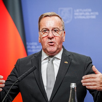 ARCHIV - 26.09.2024, Litauen, Vilnius: Boris Pistorius (SPD), Bundesminister der Verteidigung, gibt nach seiner Rede im litauischen Parlament eine Pressekonferenz. Pistorius steht nicht für eine SPD-Kanzlerkandidatur zur Verfügung. Foto: Kay Nietfeld/dpa +++ dpa-Bildfunk +++