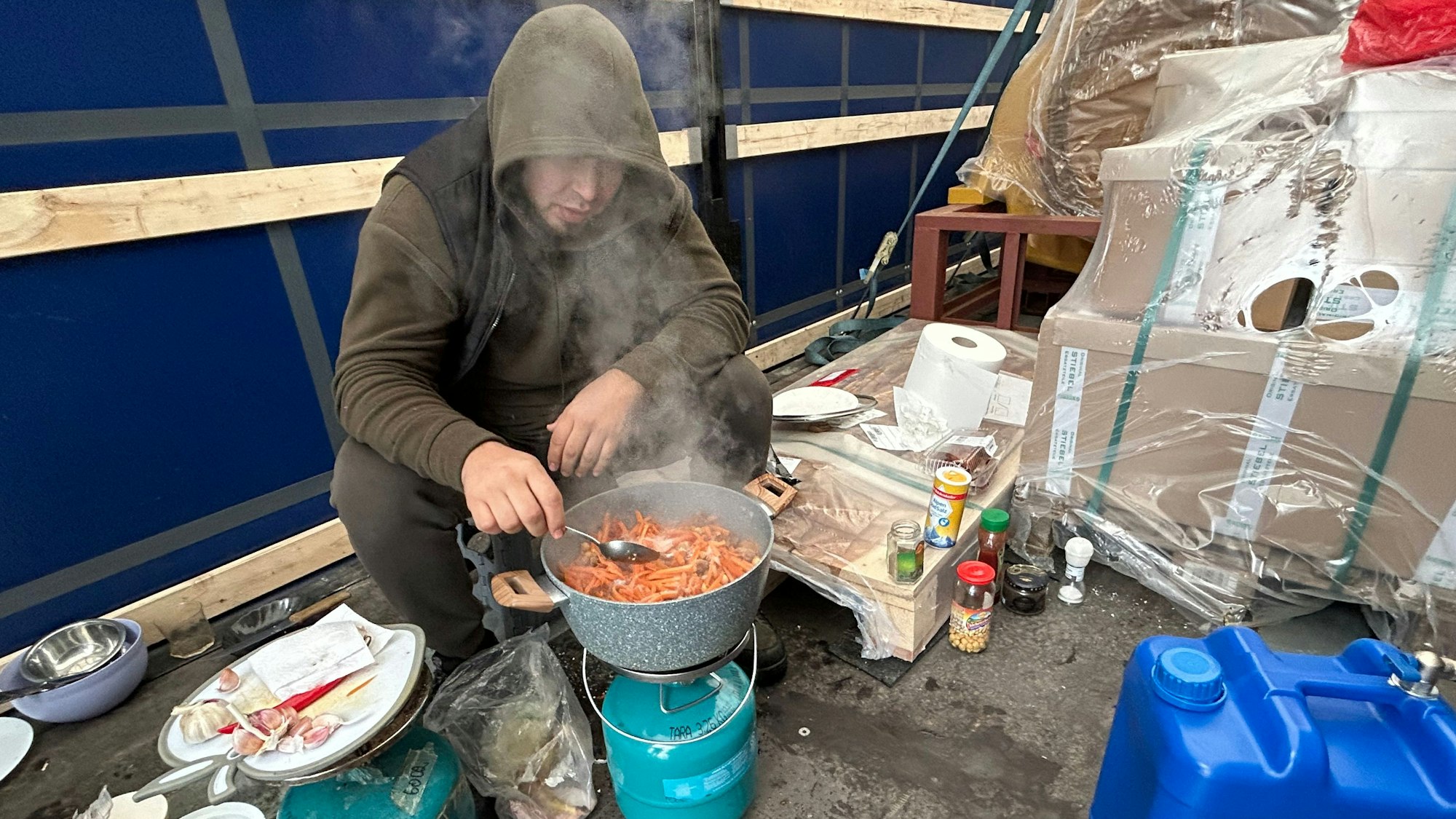 Lkw-Fahrer rasten auf Parkplatz29 bei Ford