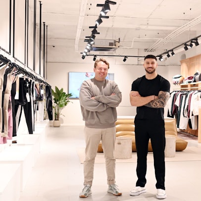 Atef Al Soufi (r.) ist Mitbegründer der Fitness-Marke Oace, David Schwitzke hat den Laden gestaltet.