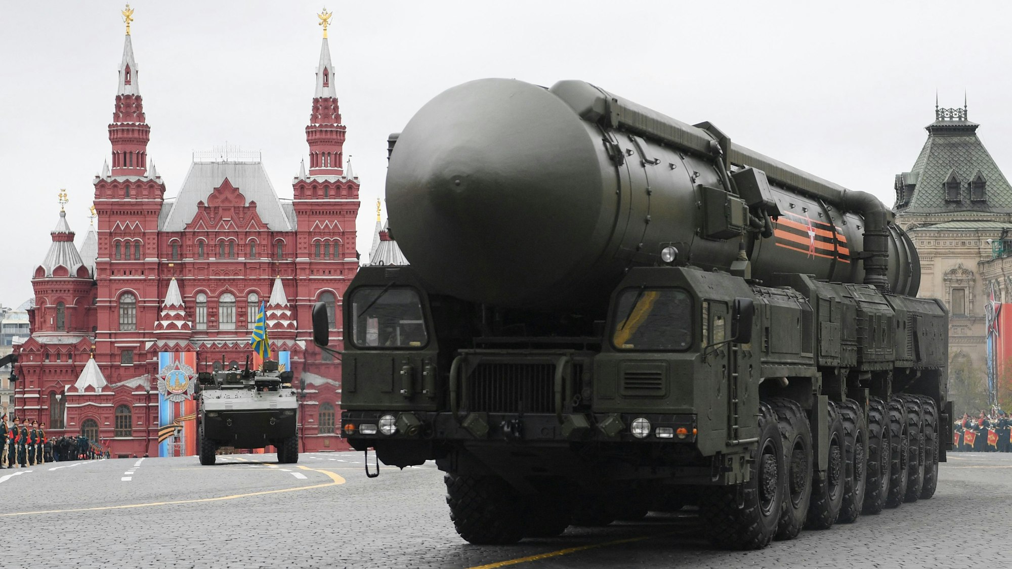 Eine Yars-Interkontinentalrakete bei einer Parade auf dem Roten Platz in Moskau. (Archivbild)