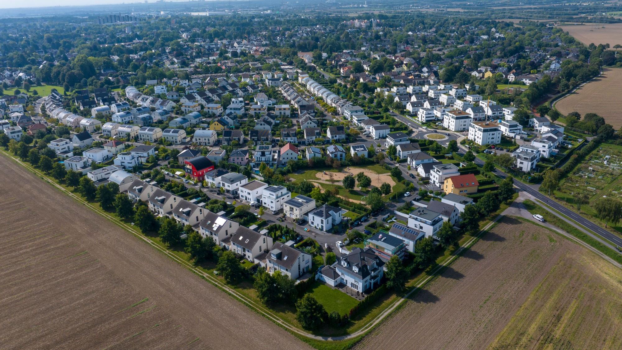 Blick auf die Siedlung Curt-Stenvert-Bogen in Lövenich.