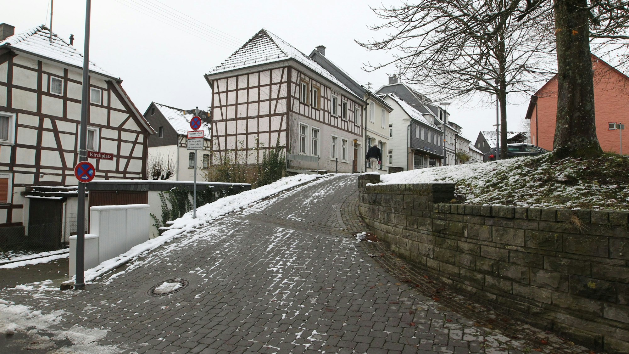 An dieser Rampe scheitern die langen Verkaufswagen der Händler.