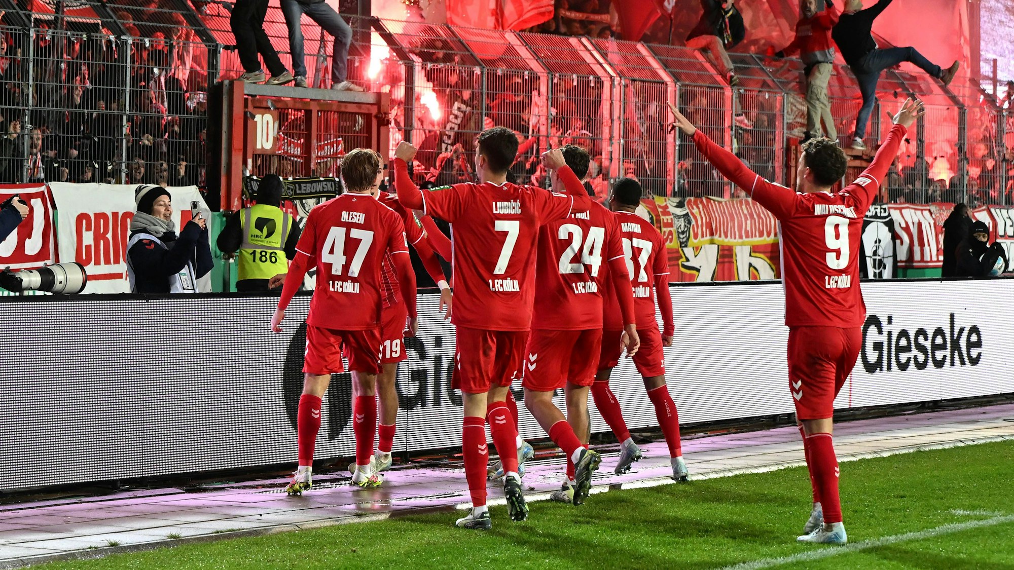 Der 1. FC Köln hat bei Preußen Münster mit 1:0 gewonnen.