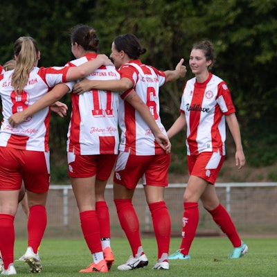 Cologne, Germany, September 8th 2024: Fortuna Köln celebrate after winning after the DFB Pokal match between Fortuna Köln and SV 67 Weinberg at BZA Chorweiler, Merianstraße in Cologne, Germany. QIANRU Qianru Zhang/SPP PUBLICATIONxNOTxINxBRAxMEX Copyright: xQianruxZhang/SPPx spp-en-QiZh-DSC_0867-Enhanced-NR