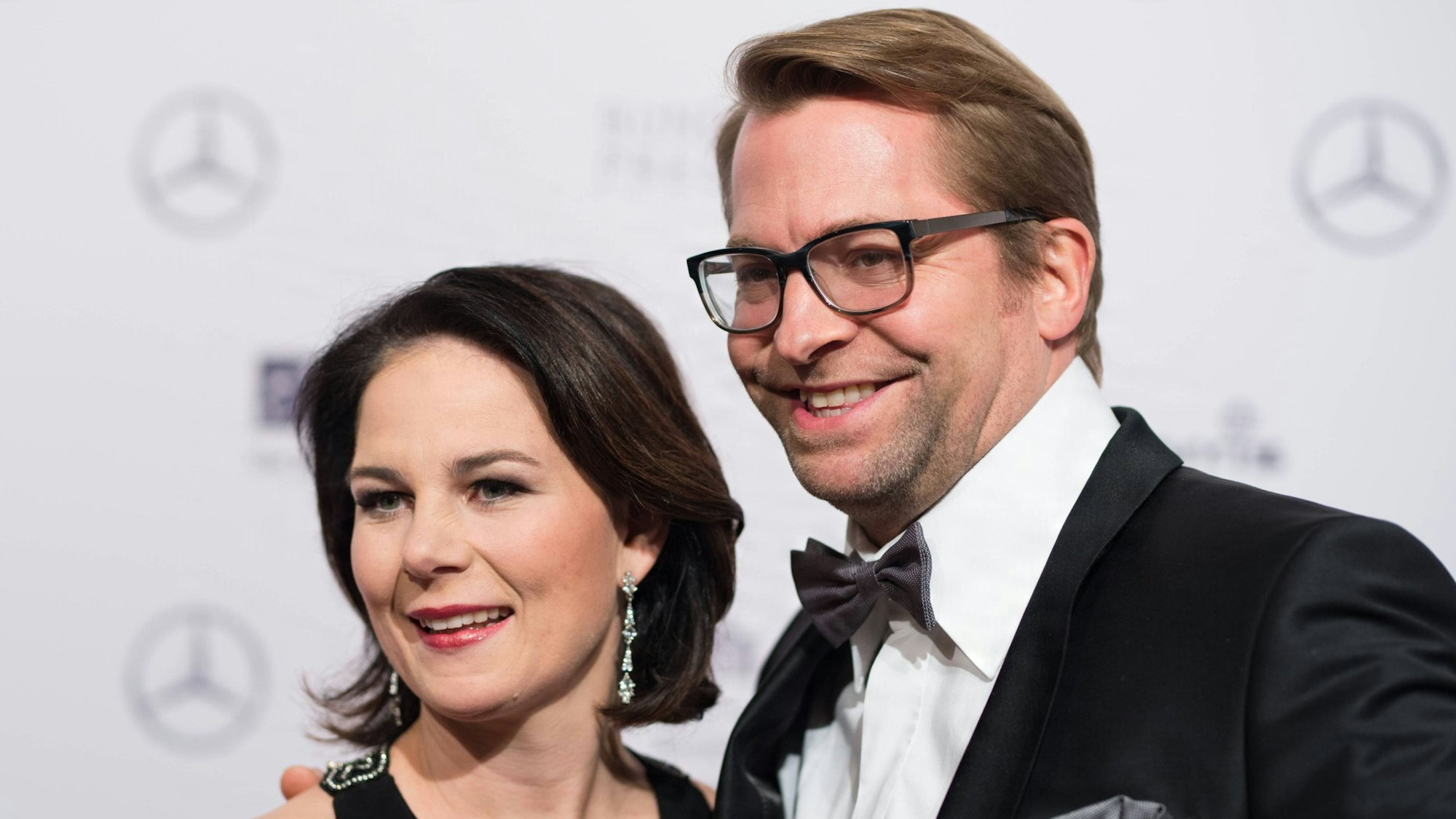 Annalena Baerbock und Daniel Holefleisch wollen wegen ihrer Töchter vorerst weiter zusammen wohnen.