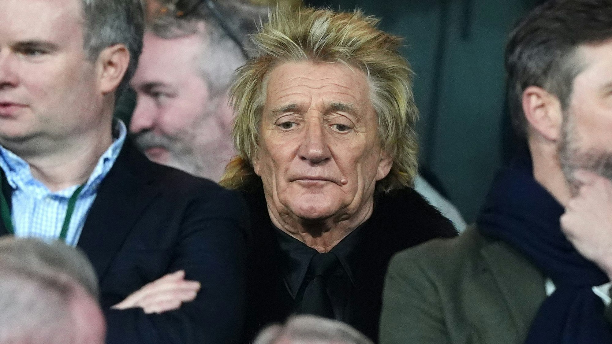 Rod Stewart macht einen nachdenklichen Eindruck.