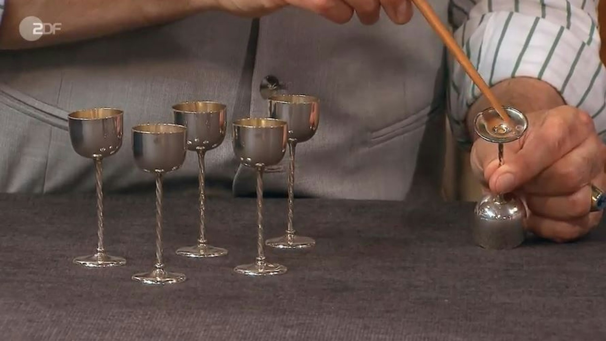 Das Likör-Set aus Köln bei der Expertise von „Bares für Rares“.