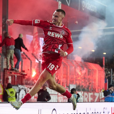 Tim Lemperle von Köln jubelt über sein Führungstor.