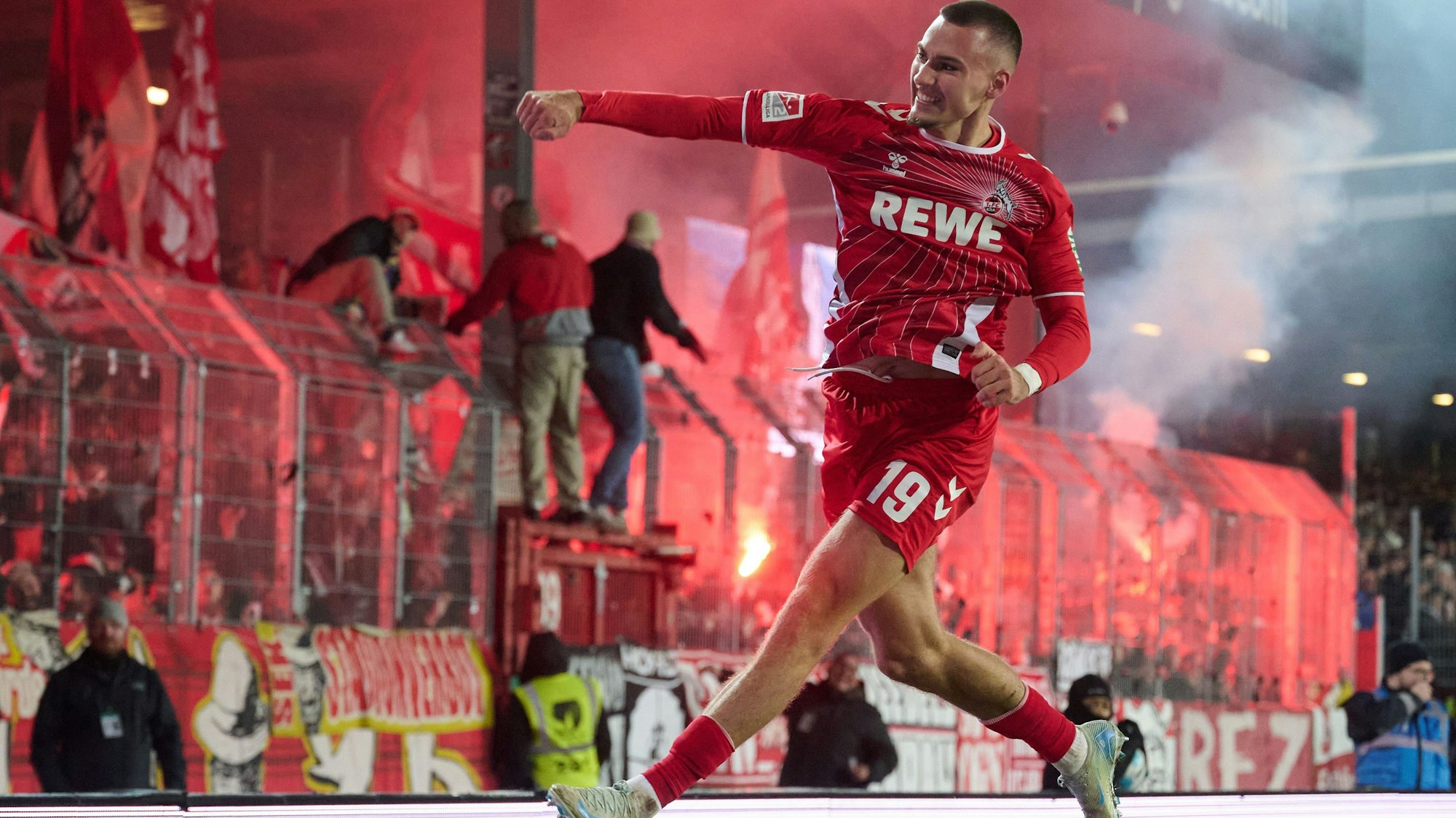 Tim Lemperle vom 1. FC Köln jubelt über sein Tor gegen Preußen Münster. Ab Sommer könnte der Stürmer bereits für die TSG Hoffenheim auflaufen.