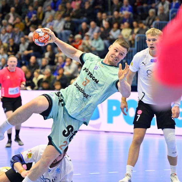 Kreisläufer Kristjan Horzen in einer Spielsituation beim Handball.