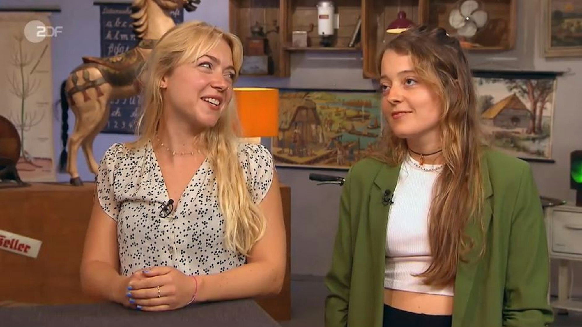 Die Schwestern Caroline und Leo Tiefenbach aus Köln und Münster bei „Bares für Rares“.