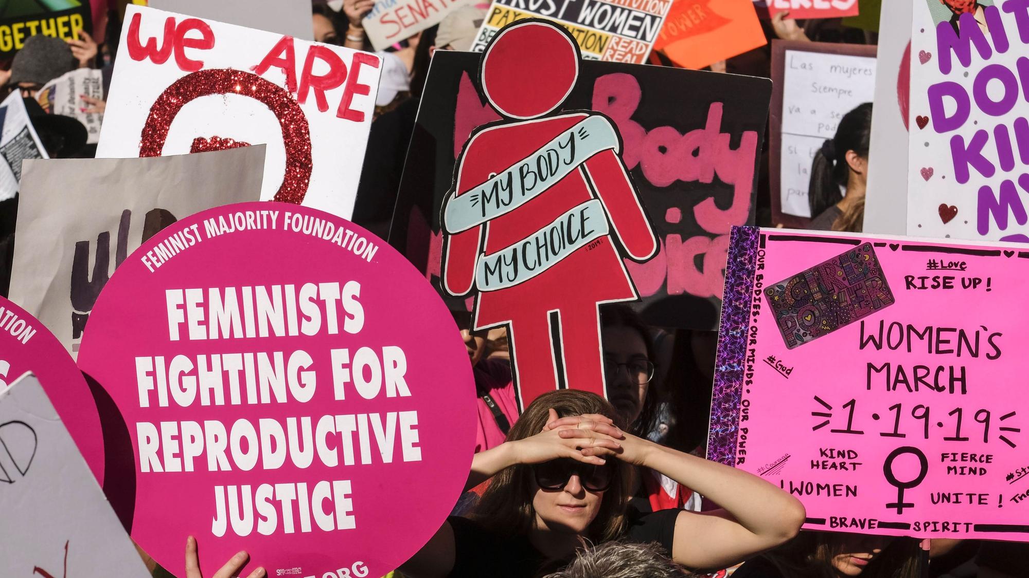 Durch die 4B-Bewegung wollen sich US-Amerikanerinnen die Kontrolle über ihre Körper sichern. (Archivbild eines Protests gegen Trump 2019)