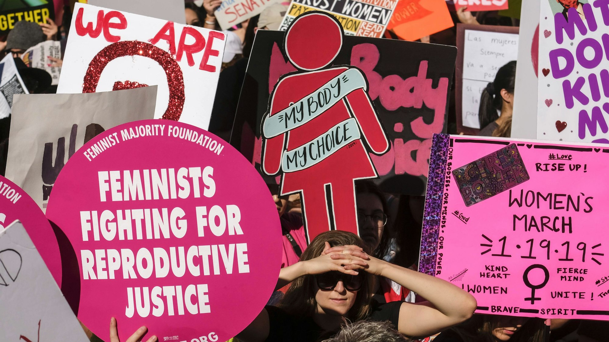 Durch die 4B-Bewegung wollen sich US-Amerikanerinnen die Kontrolle über ihre Körper sichern. (Archivbild eines Protests gegen Trump 2019)