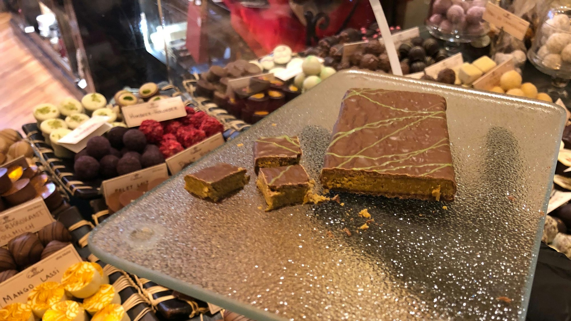 Auch im Rhein-Sieg-Kreis greift der Hype um die Dubai-Schokolade um sich.
Einen Monat hat Sylvia Bernardini auf die Lieferung gewartet.