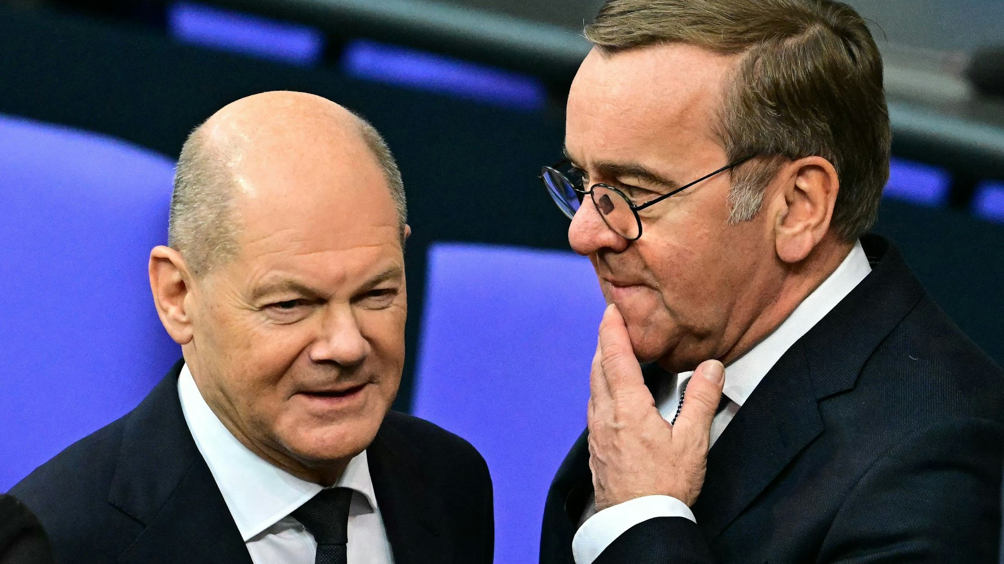 Olaf Scholz und Boris Pistorius am 13. November 2024 im Bundestag.