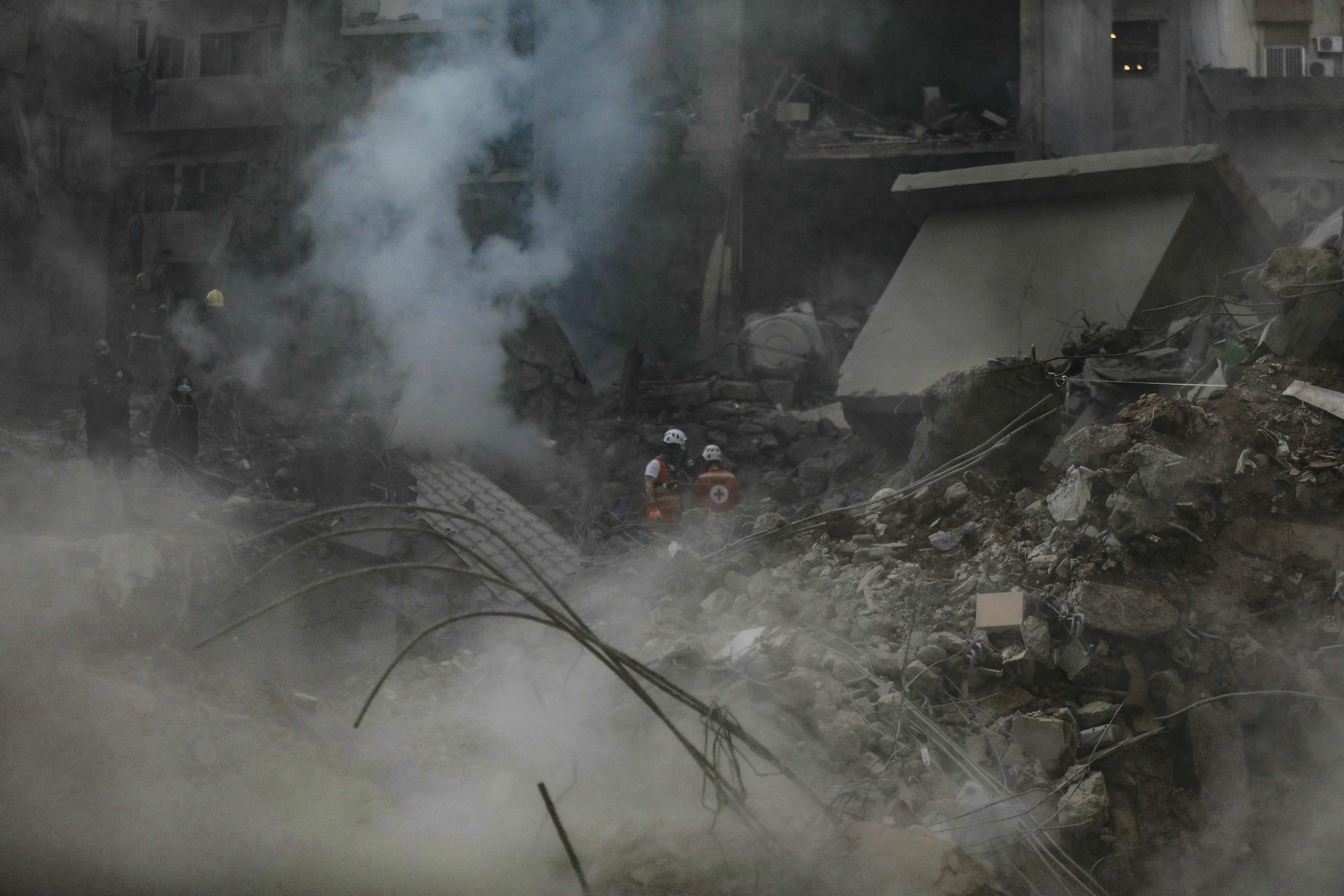 Bei dem israelischen Raketenangriff in einem Wohnviertel der libanesischen Hauptstadt Beirut sind nach neuen Angaben mindestens vier Menschen getötet worden.