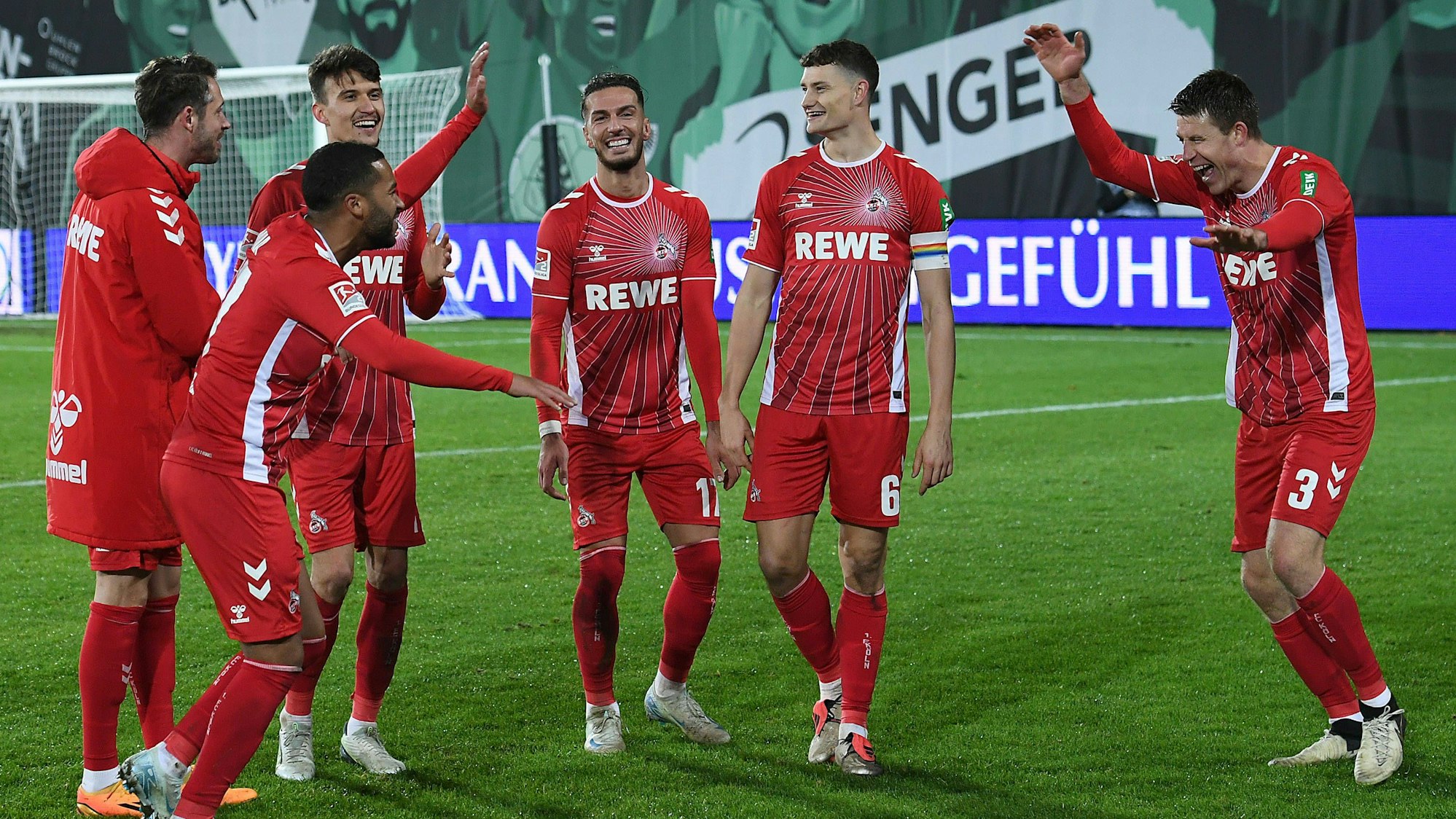 Fußball 2. Bundesliga 13. Spieltag SC Preußen Münster - 1. FC Köln am 22.11.2024 im Preußenstadion in Münster Kölner Spieler feiern ausgelassen den Auswärtssieg DFL regulations prohibit any use of photographs as image sequences and/or quasi-video. *** Soccer 2 Bundesliga 13 Matchday SC Preußen Münster 1 FC Köln on 22 11 2024 at the Preußenstadion in Münster Cologne players celebrate the away win DFL regulations prohibit any use of photographs as image sequences and or quasi video xRx