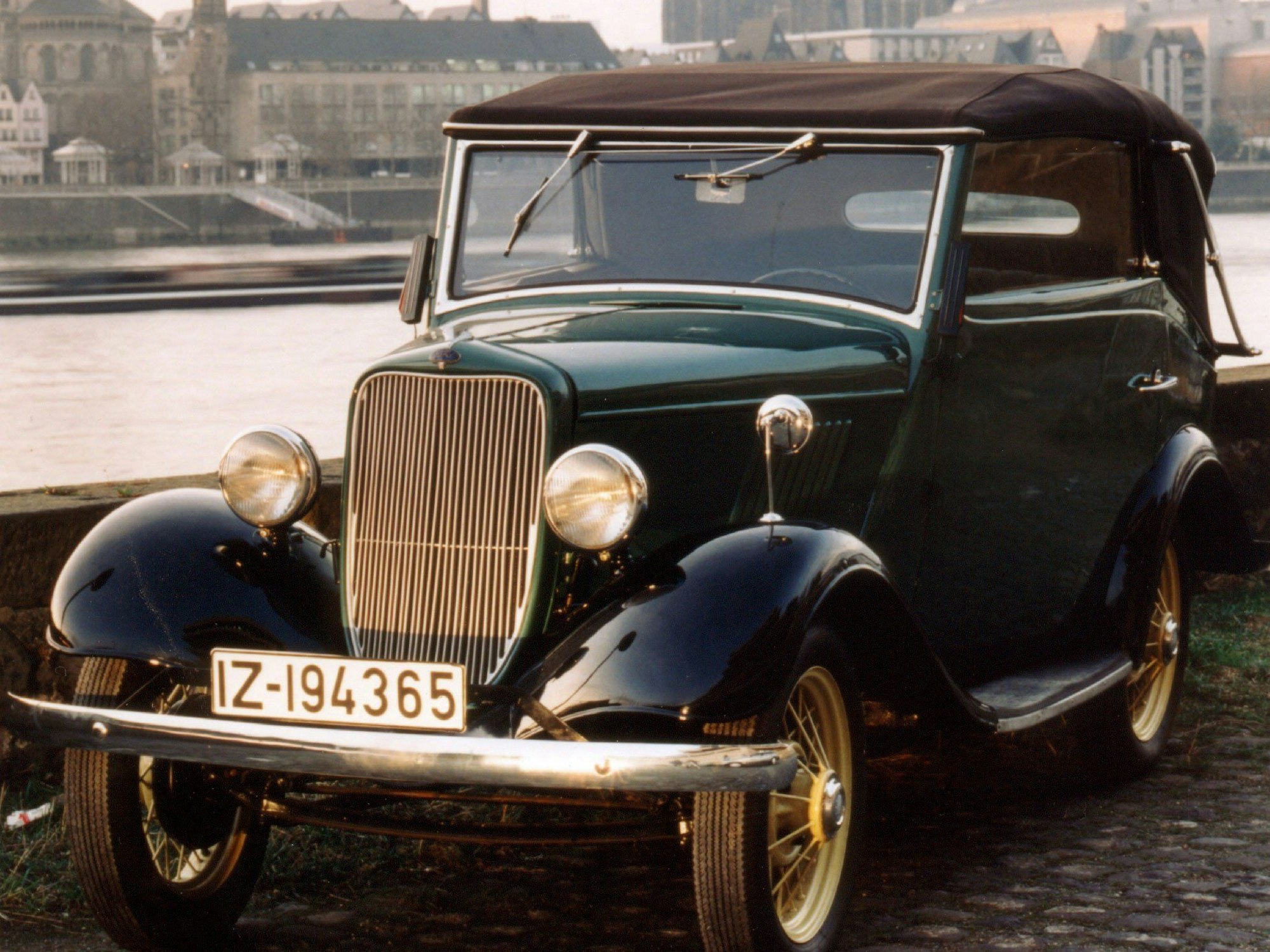 Ein Automobil von Ford vom Typ "Köln".