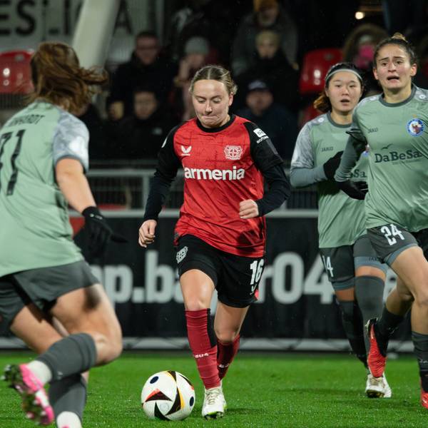 Leverkusen, Germany, November 22th 2024: Sofie Zdebel 16 Bayer Leverkusen in action during the DFB-Pokal Frauen between Bayer Leverkusen and Carl Zeiss Jena at Ulrich-Haberland-Stadion in Leverkusen, Germany. Qianru Zhang/SPP PUBLICATIONxNOTxINxBRAxMEX Copyright: xQianruxZhang/SPPx spp-en-QiZh-DSC_7917--
