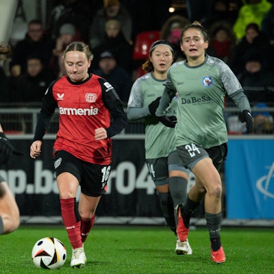 Leverkusen, Germany, November 22th 2024: Sofie Zdebel 16 Bayer Leverkusen in action during the DFB-Pokal Frauen between Bayer Leverkusen and Carl Zeiss Jena at Ulrich-Haberland-Stadion in Leverkusen, Germany. Qianru Zhang/SPP PUBLICATIONxNOTxINxBRAxMEX Copyright: xQianruxZhang/SPPx spp-en-QiZh-DSC_7917--