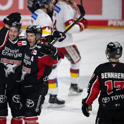 Jubel bei den kölner Haien: Die Gäste aus Düsseldorf hatten am Sonntagabend keine Chance auf den Sieg.
