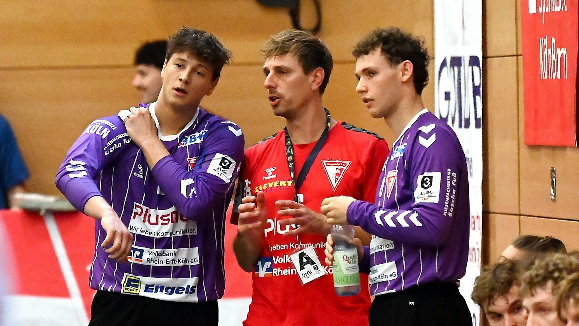 31.08.2024, Handball-Longericher SC Köln - HSG Rodgau
links: Roman Babic (Longerich)
mitte: Andreas Briese (Longerich)
rechts: Lennard Kull (Longerich)
Foto: Uli Herhaus